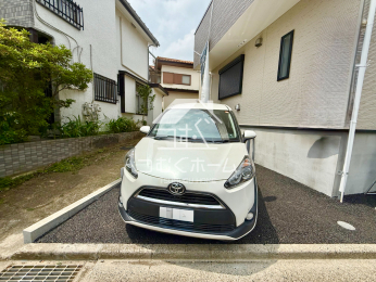 駐車場 -