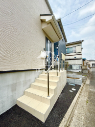 玄関 -