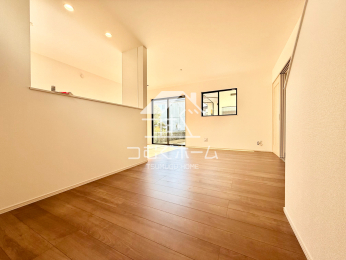 ���r���O -