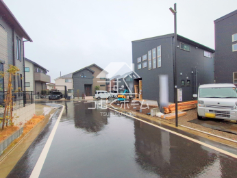 �O�ʓ��H�܂ތ��n�ʐ^ -