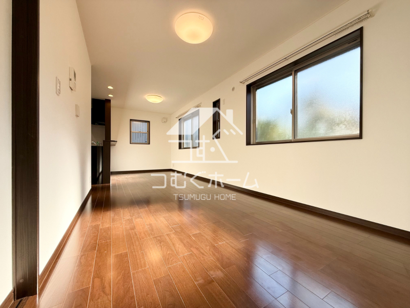 ���r���O -