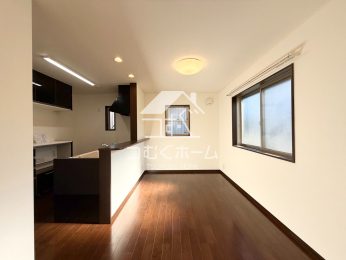 ���r���O -