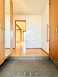 ���� ���ւɂ͌������č����ɉ�������A�E���ɂ͑��p�r�ɗ��p�ł�����[������܂���
�����i2025�N12���j�B�e