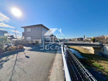 �O�ʓ��H�܂ތ��n�ʐ^ -