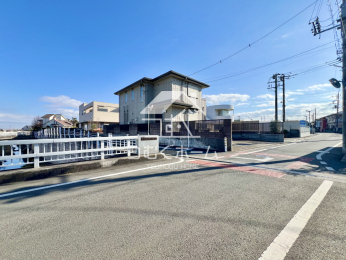 �O�ʓ��H�܂ތ��n�ʐ^ -