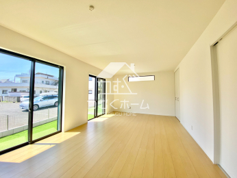 ���r���O -