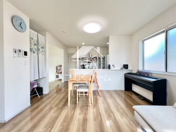 ���r���O -