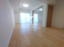 ���r���O -