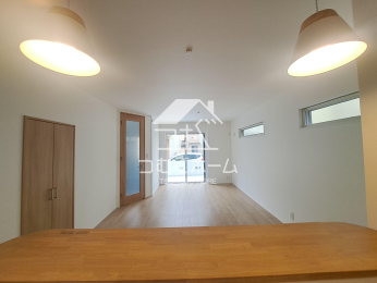 ���r���O -